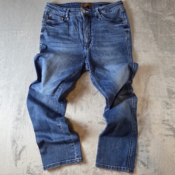 Judy Blue Denim - Judy Blue Mid Rise Dark Wash Cuffed Capri Denim Jeans  SIZE 13/31